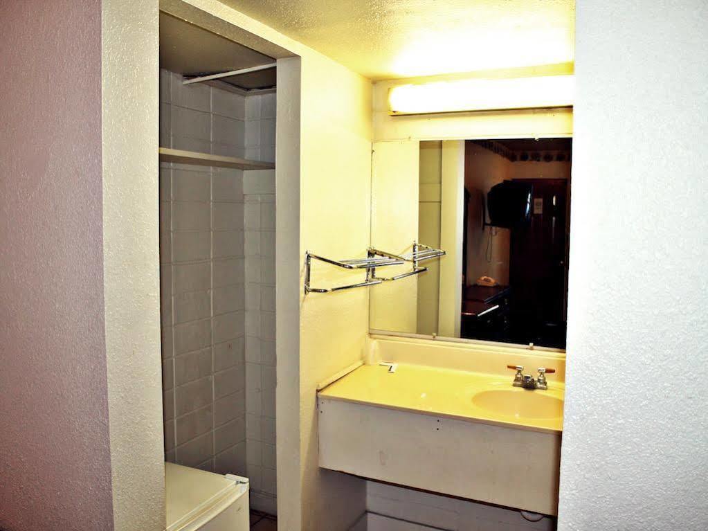 Travel Lackland Sea World Motel San Antonio